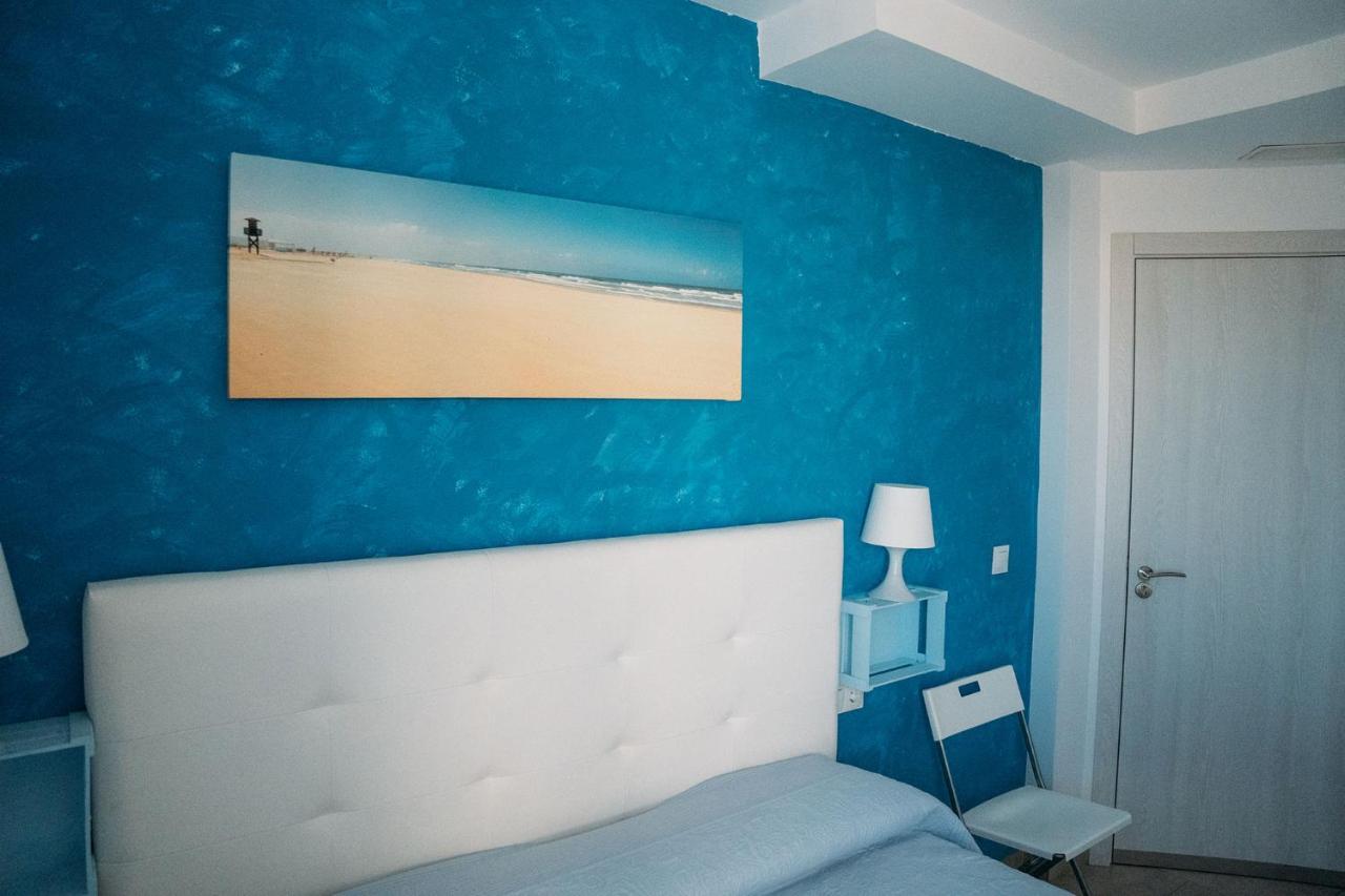 Hostal Brisas De Conil Коніль-де-ла-Фронтера Екстер'єр фото