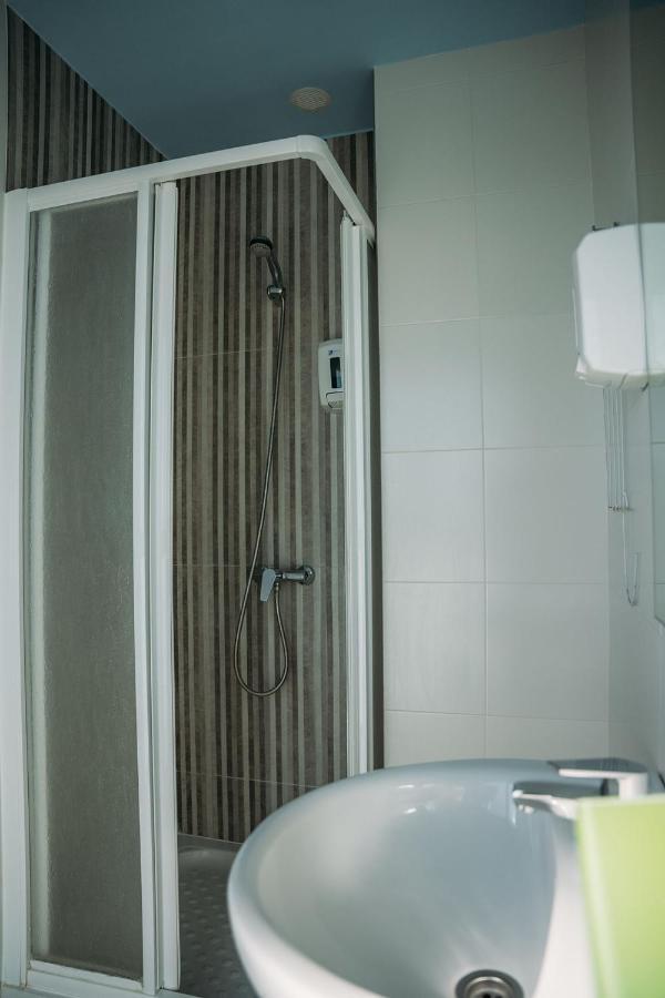 Hostal Brisas De Conil Коніль-де-ла-Фронтера Екстер'єр фото