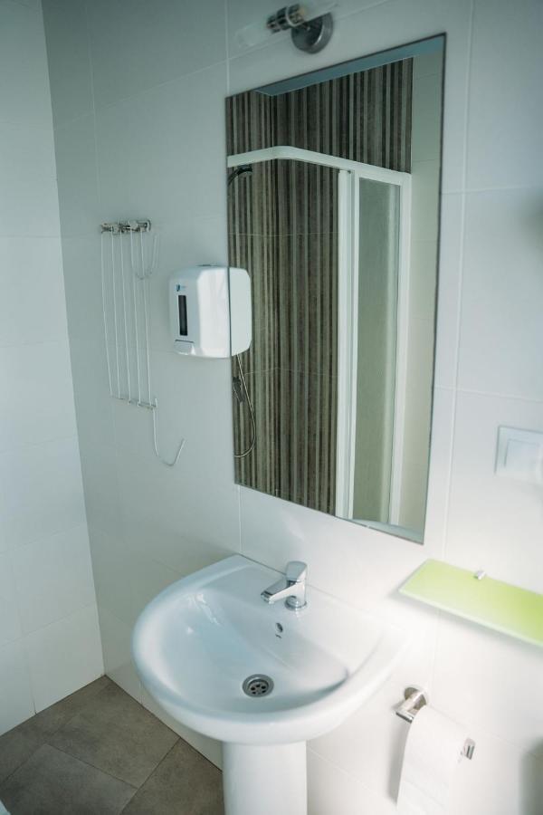 Hostal Brisas De Conil Коніль-де-ла-Фронтера Екстер'єр фото